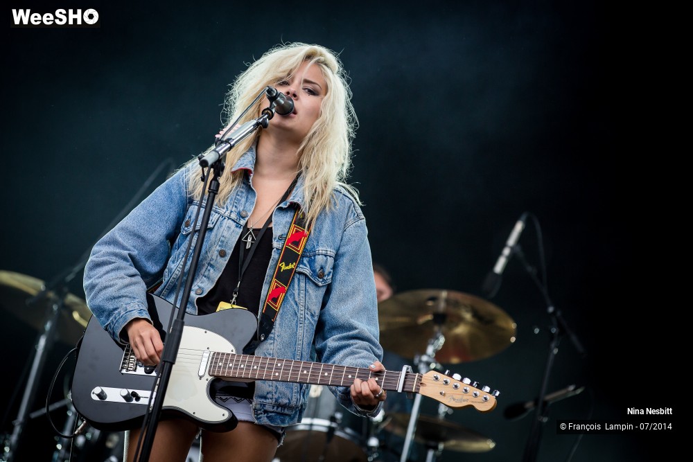 5/9 photos du spectacle Nina Nesbitt