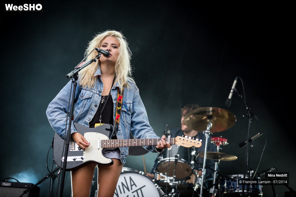 7/9 photos du spectacle Nina Nesbitt