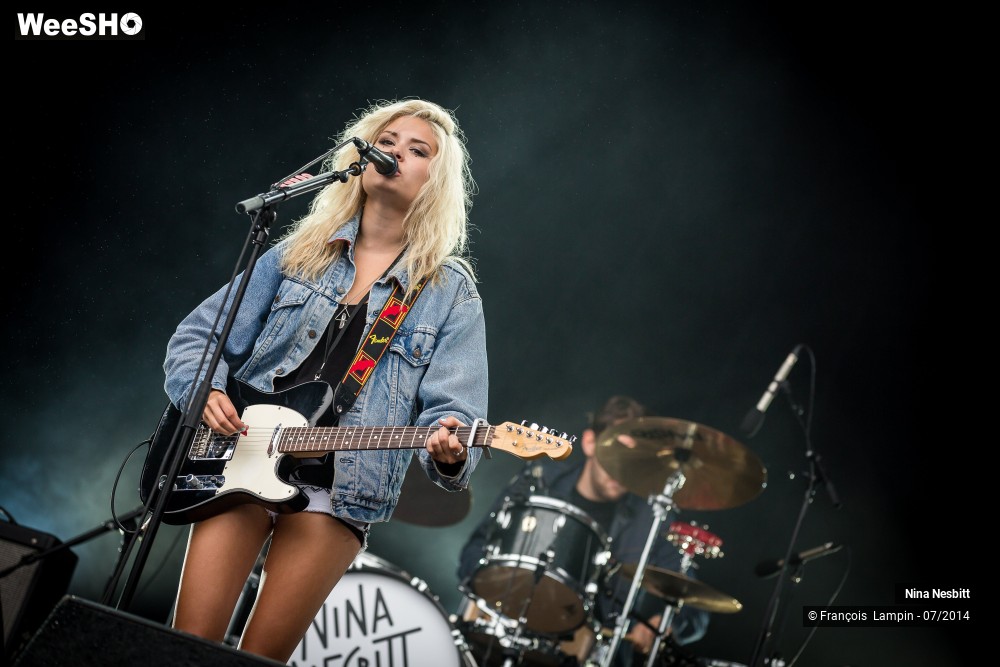 8/9 photos du spectacle Nina Nesbitt