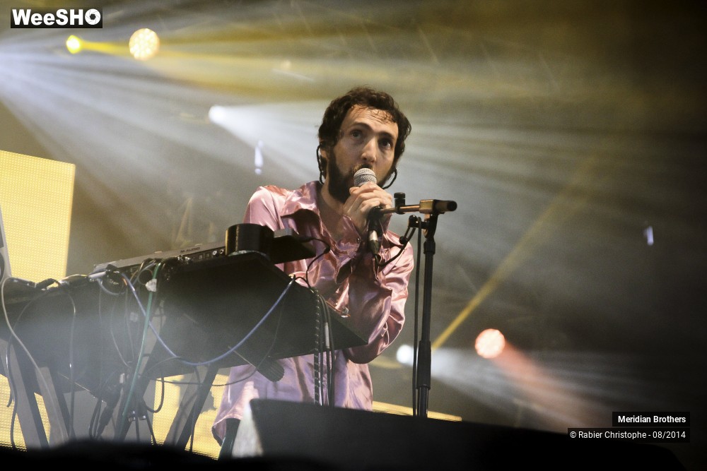 27/28 photos du spectacle Meridian brothers
