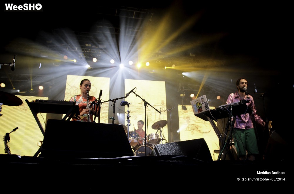 28/28 photos du spectacle Meridian brothers
