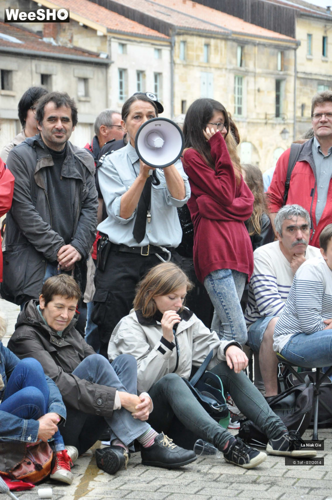 20/60 photos du spectacle Décret 412 / Opération Borderline