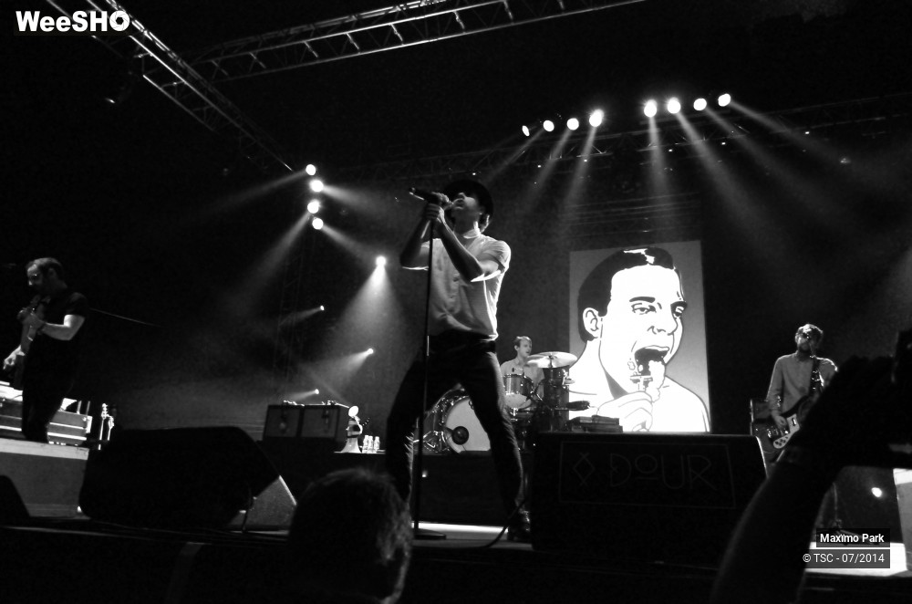 16/30 photos du spectacle Maxïmo Park