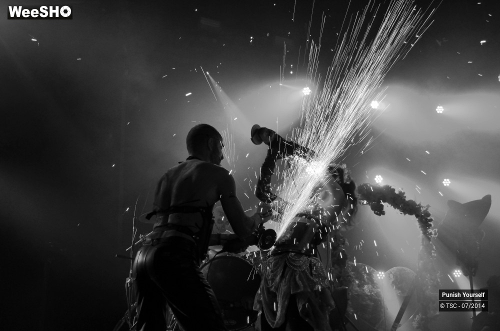 4/45 photos du spectacle Punish Yourself
