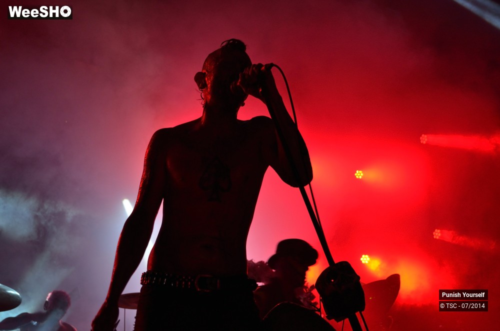11/45 photos du spectacle Punish Yourself