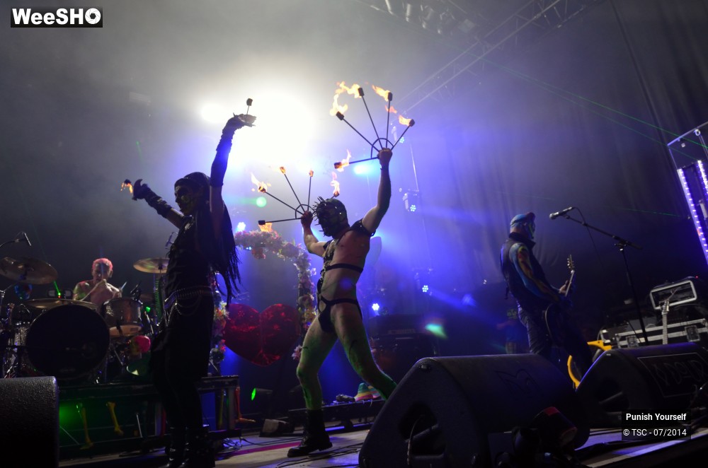 25/45 photos du spectacle Punish Yourself