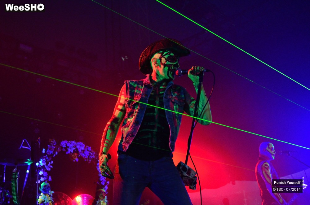 40/45 photos du spectacle Punish Yourself