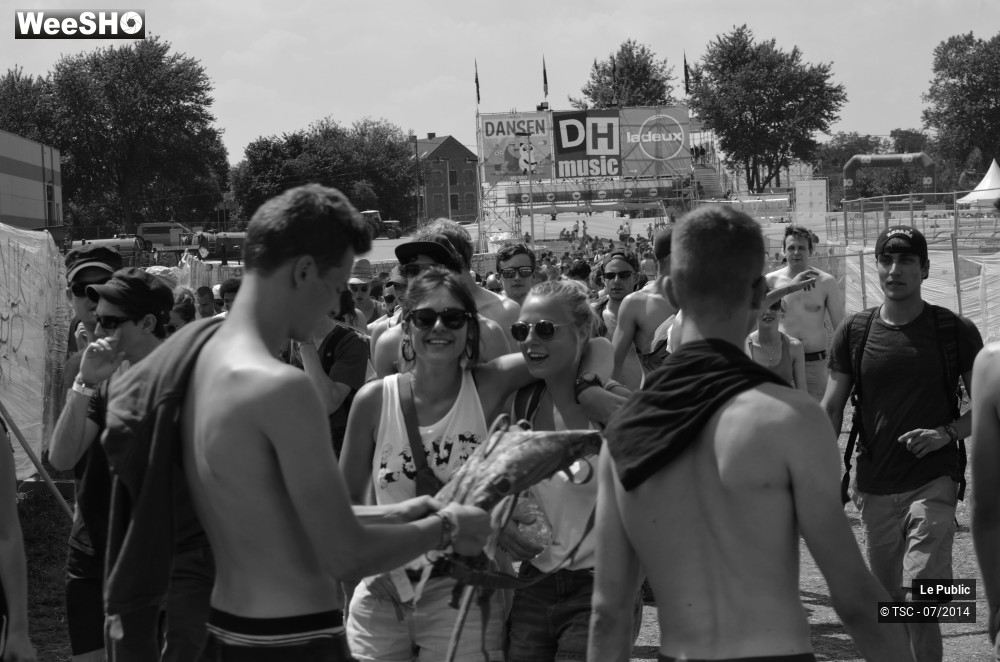 47/49 photos du spectacle Ambiance Festival de Dour 2014 Jour 1