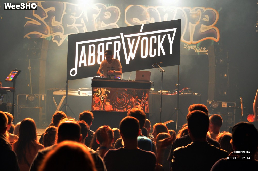 27/28 photos du spectacle Jabberwocky