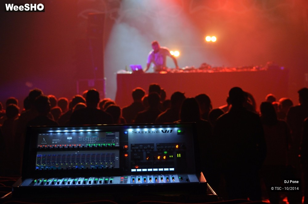 14/27 photos du spectacle DJ Pone