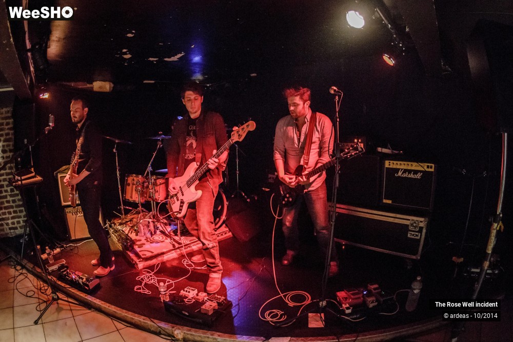 17/19 photos du spectacle The Rose Well incident