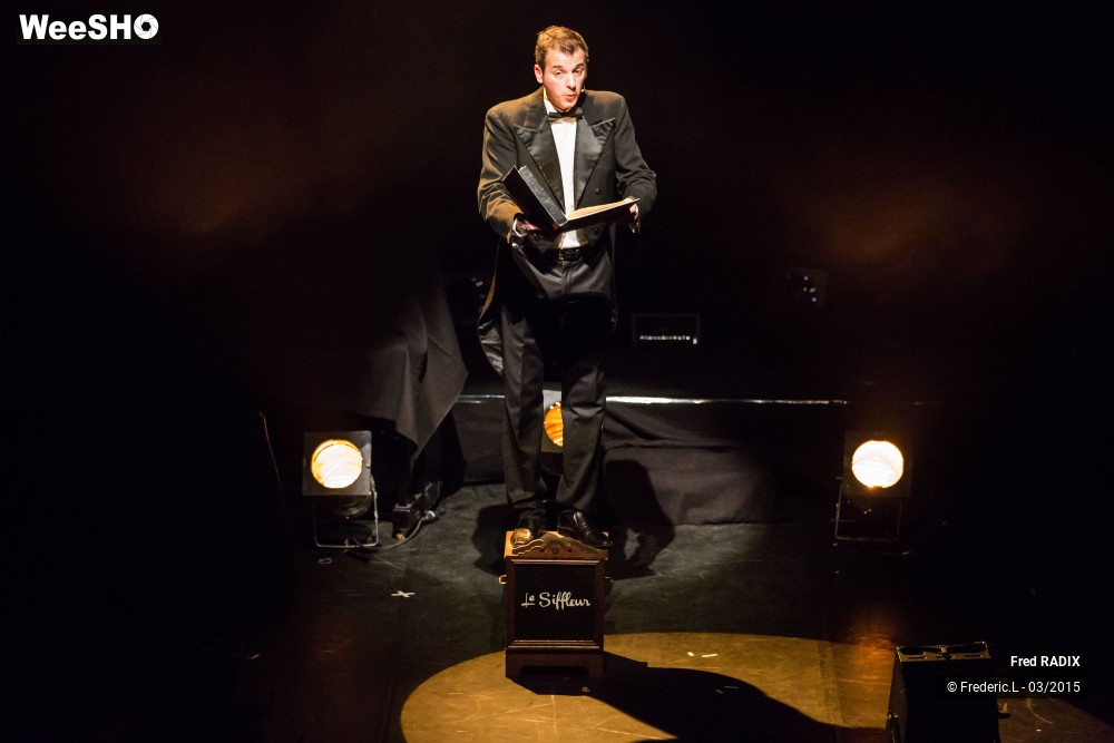 9/48 photos du spectacle Le Siffleur - Fred Radix