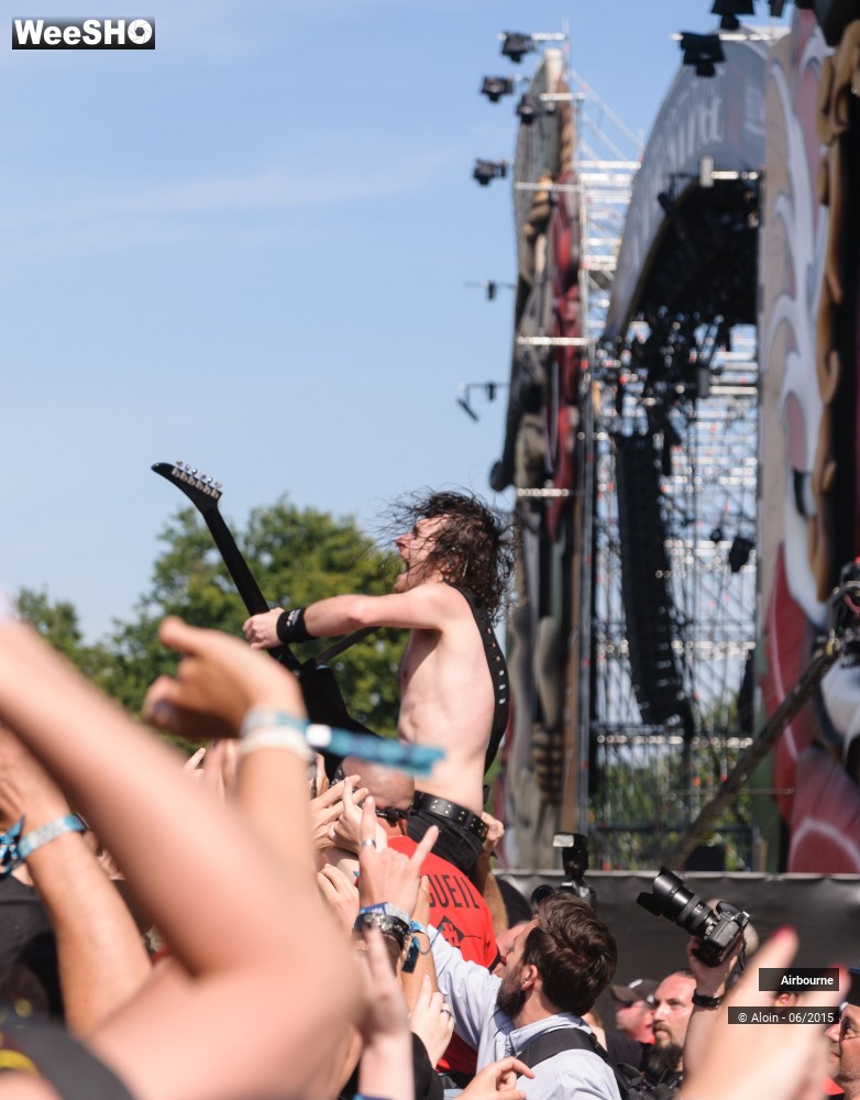 4/10 photos du spectacle Airbourne