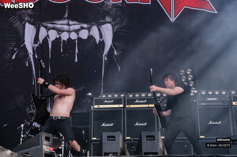 8/10 photos du spectacle Airbourne