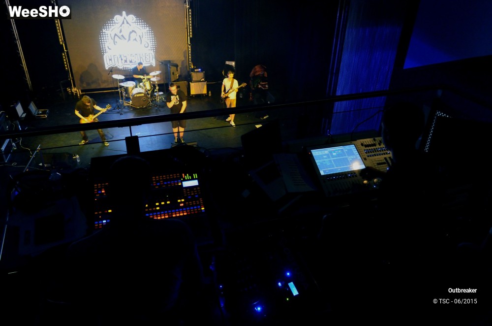 20/22 photos du spectacle Outbreaker