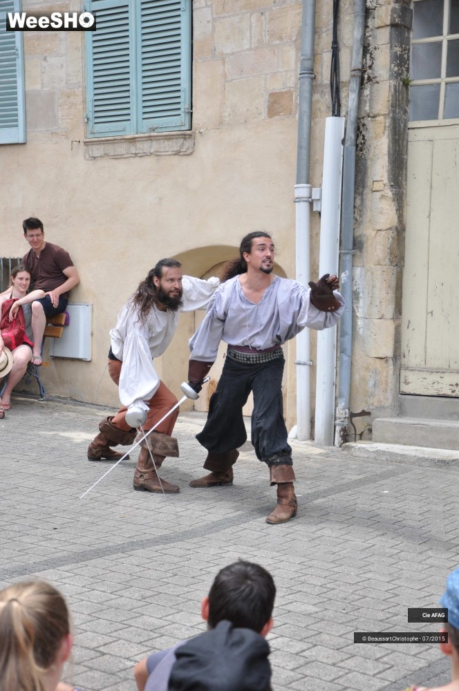 6/47 photos du spectacle L'histoire des 3 Mousquetaires racontée à Deux en 1/2 heure