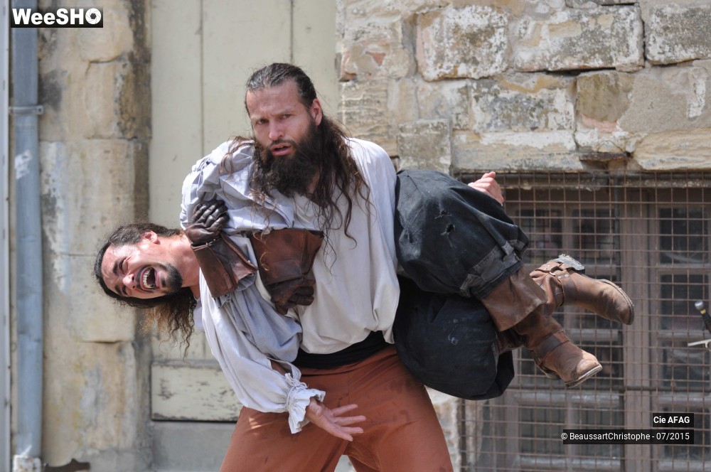 14/47 photos du spectacle L'histoire des 3 Mousquetaires racontée à Deux en 1/2 heure