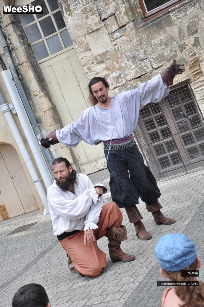 23/47 photos du spectacle L'histoire des 3 Mousquetaires racontée à Deux en 1/2 heure