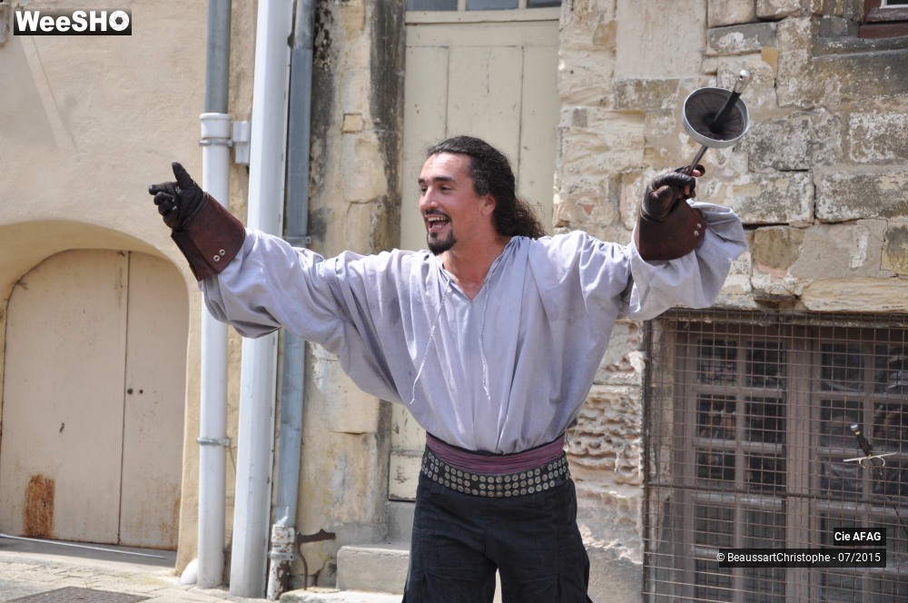35/47 photos du spectacle L'histoire des 3 Mousquetaires racontée à Deux en 1/2 heure