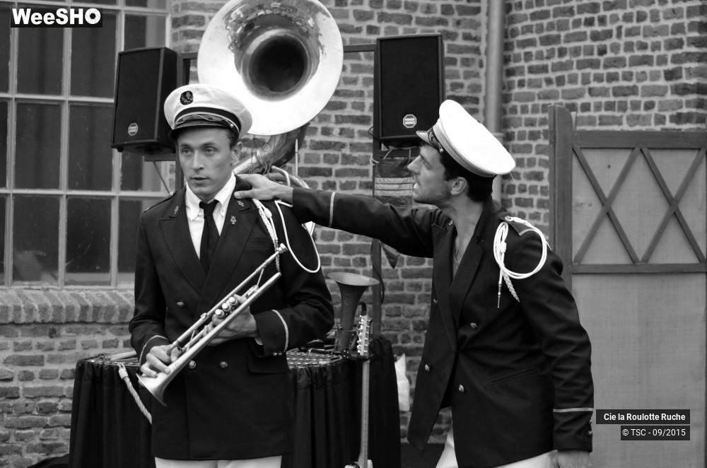 8/32 photos du spectacle La Fanfare Ric-Rac