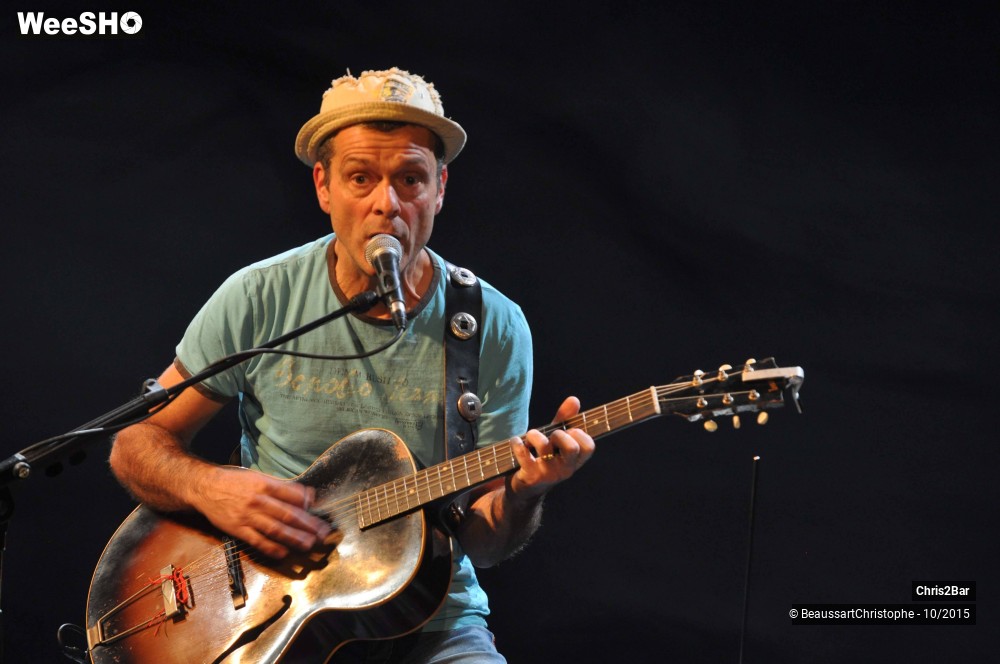 10/35 photos du spectacle Chris2Bar