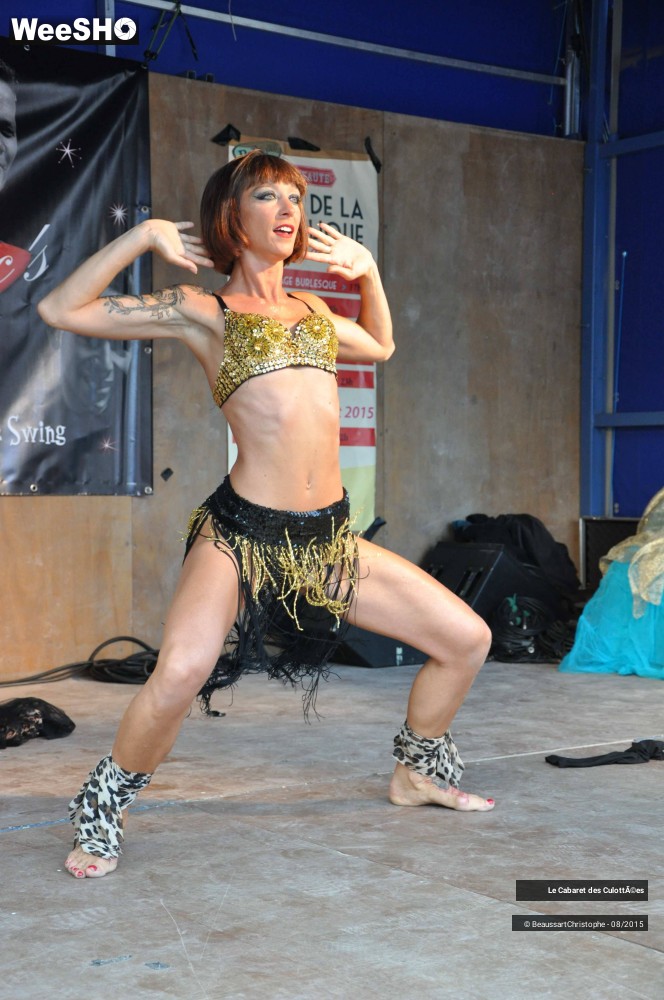 24/37 photos du spectacle Femme Primitive,  Le Cabaret des Culottées