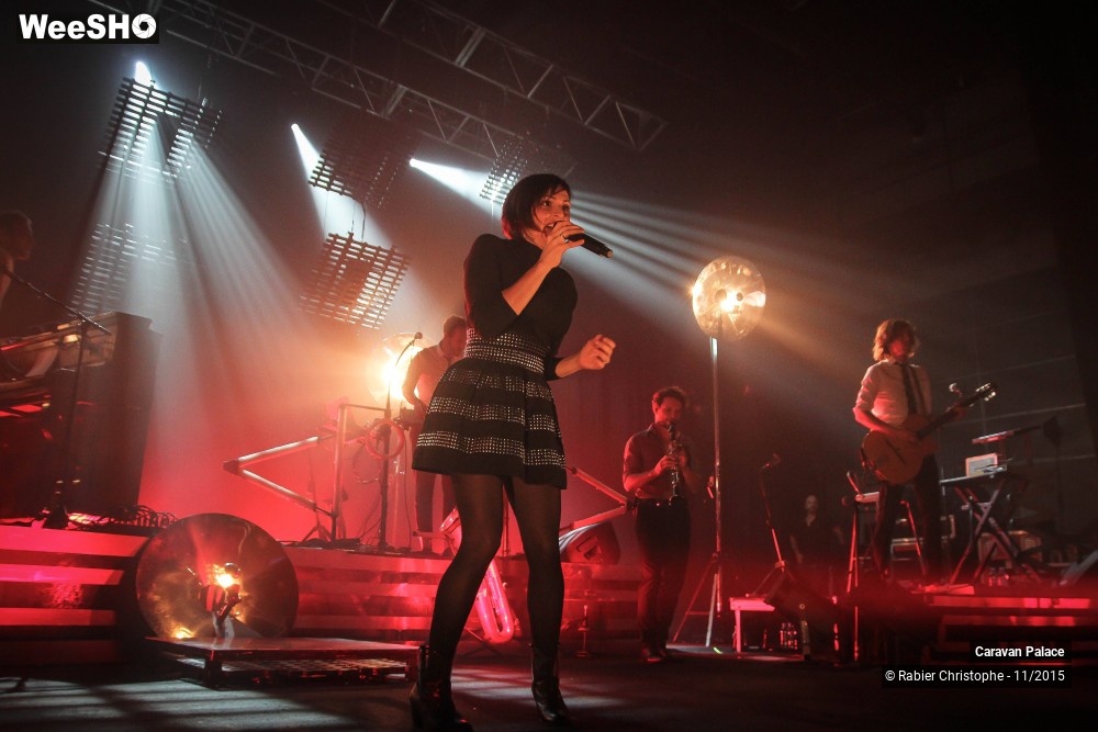 13/44 photos du spectacle Caravan Palace