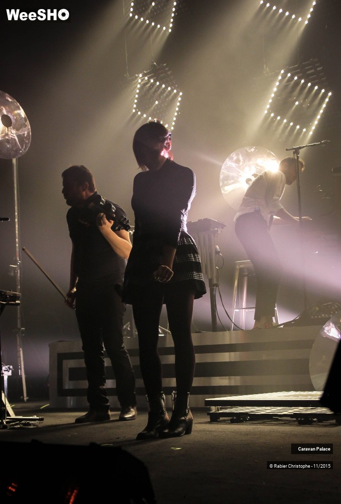 27/44 photos du spectacle Caravan Palace
