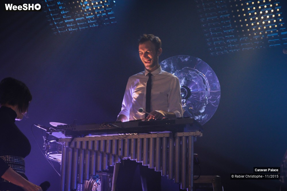 29/44 photos du spectacle Caravan Palace