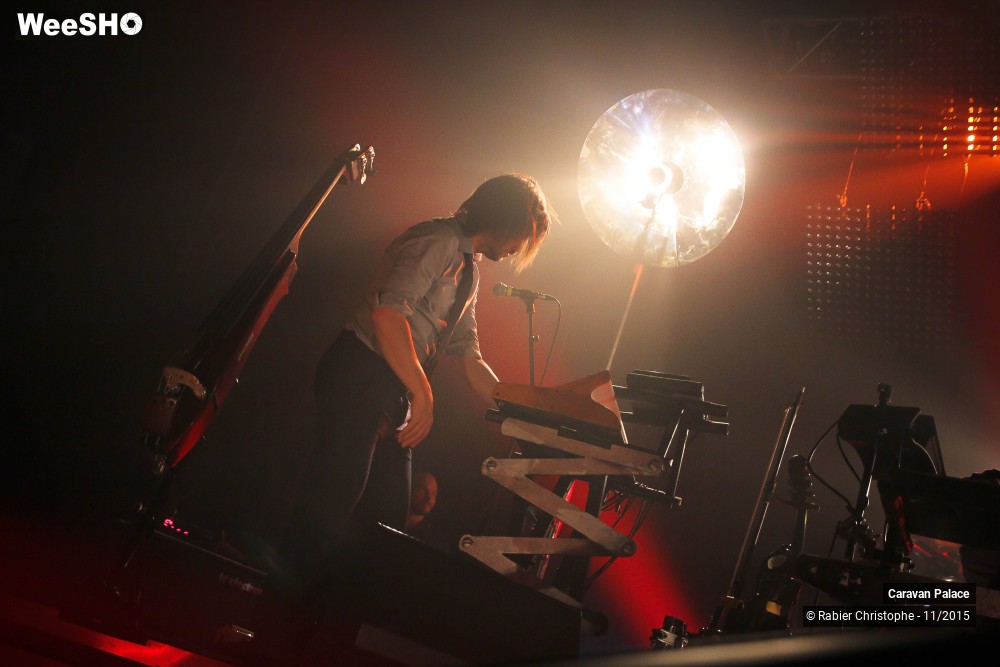 43/44 photos du spectacle Caravan Palace