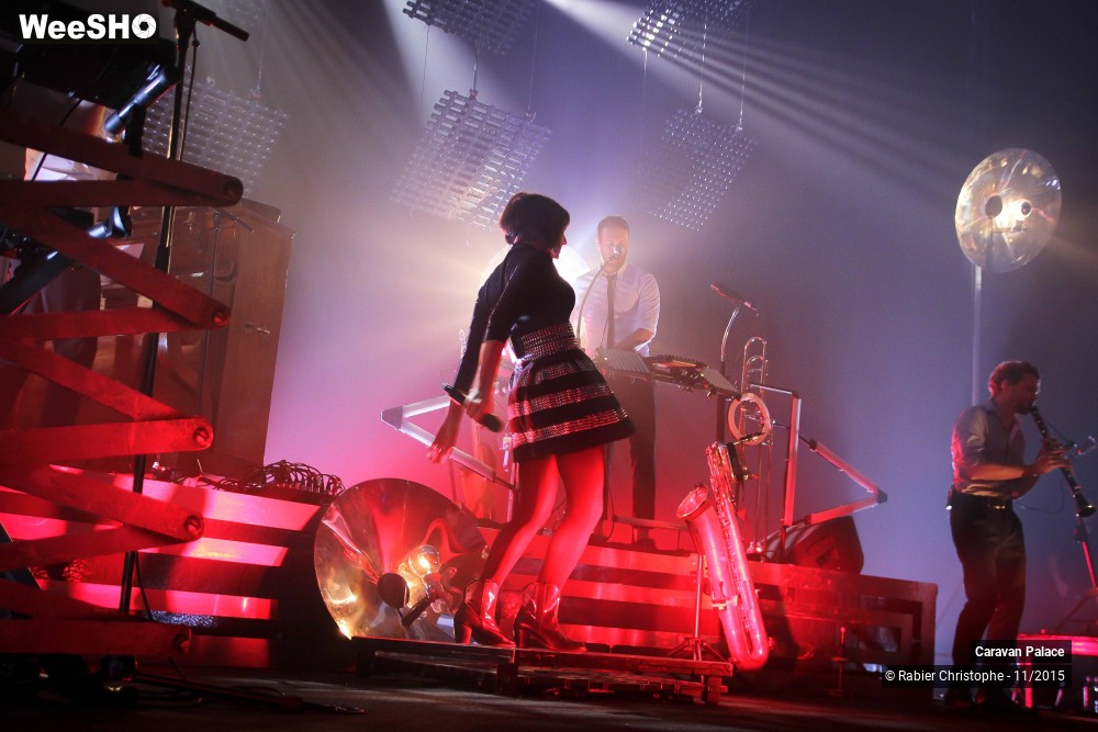 44/44 photos du spectacle Caravan Palace