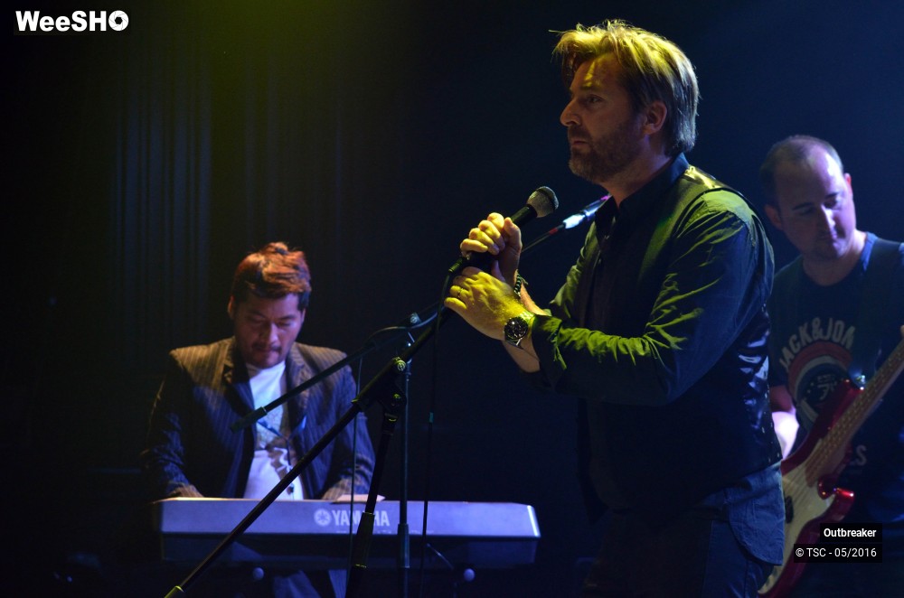 5/10 photos du spectacle Outbreaker