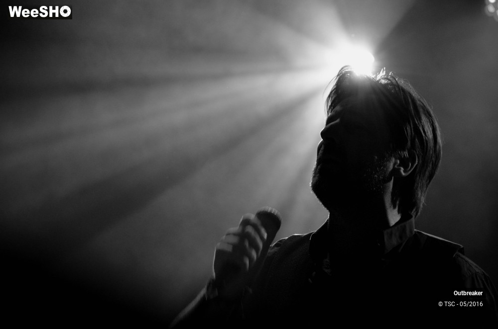 7/10 photos du spectacle Outbreaker
