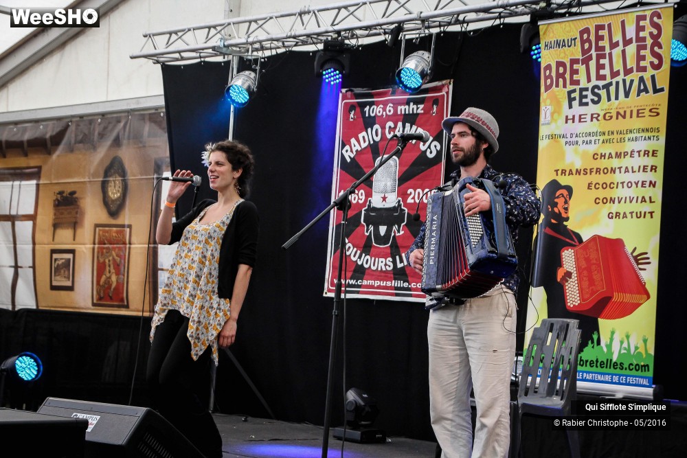 8/27 photos du spectacle Qui Sifflote S'implique
