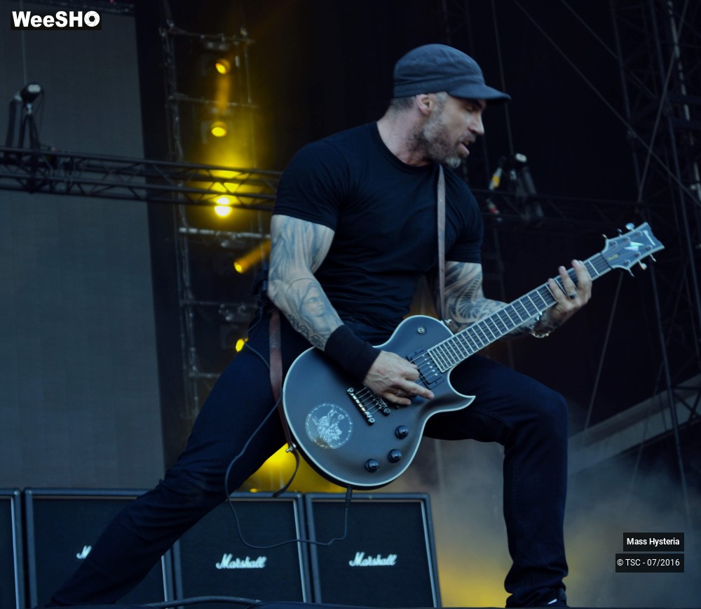14/24 photos du spectacle Mass Hysteria