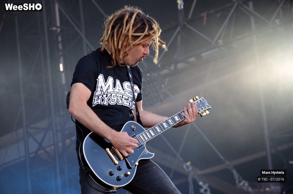 16/24 photos du spectacle Mass Hysteria