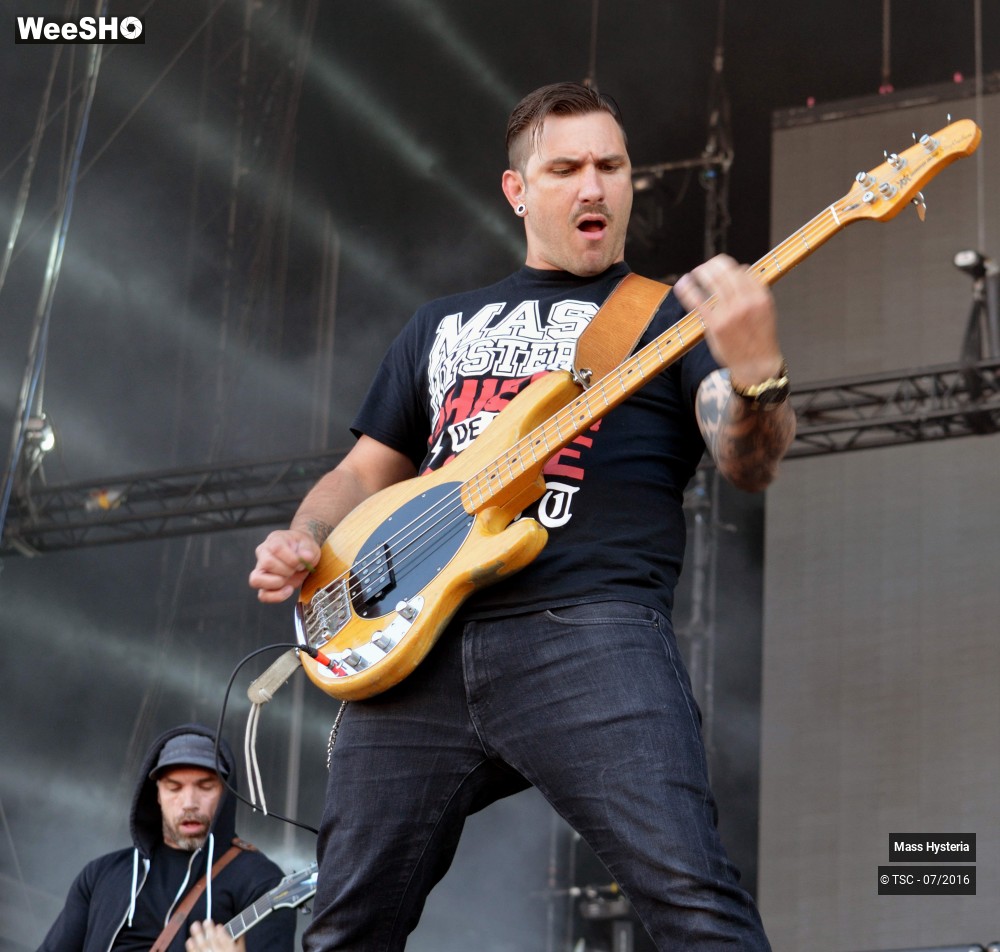 19/24 photos du spectacle Mass Hysteria