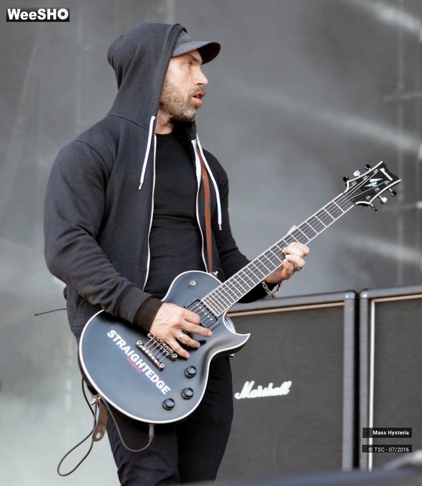 21/24 photos du spectacle Mass Hysteria