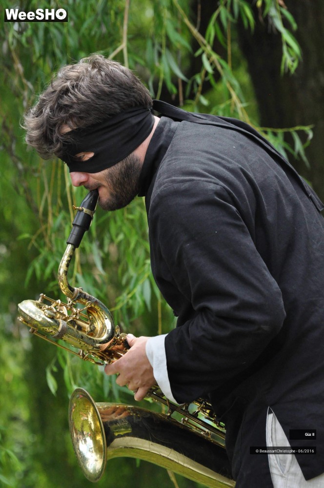 14/19 photos du spectacle Absurd Street Rock