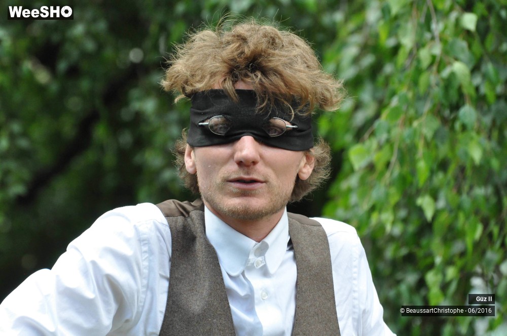 16/19 photos du spectacle Absurd Street Rock
