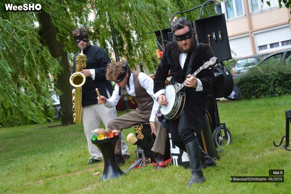 19/19 photos du spectacle Absurd Street Rock