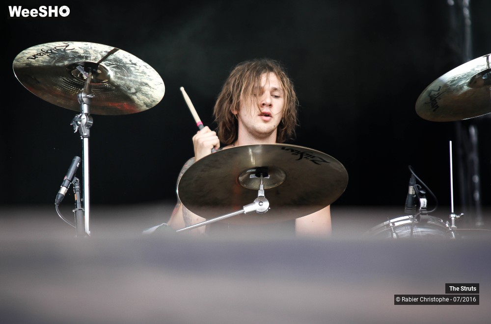 17/27 photos du spectacle The Struts