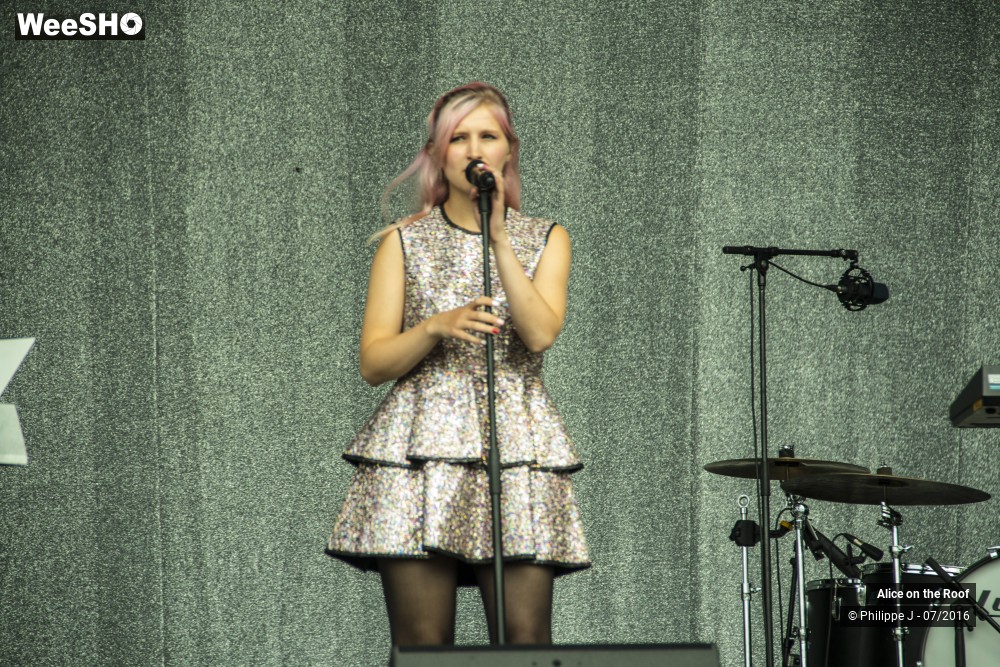 2/12 photos du spectacle Alice on the Roof