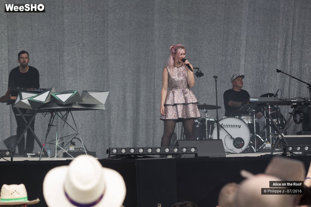 3/12 photos du spectacle Alice on the Roof