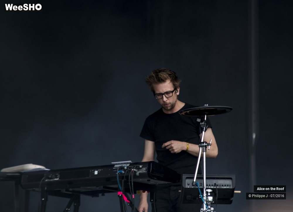 6/12 photos du spectacle Alice on the Roof