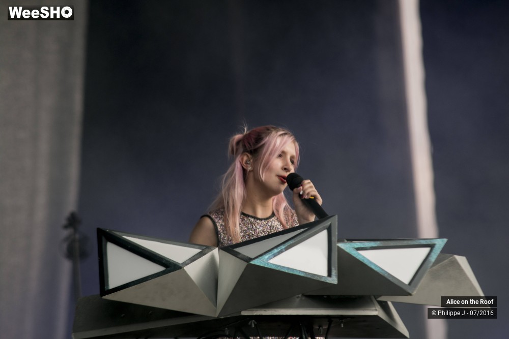 11/12 photos du spectacle Alice on the Roof