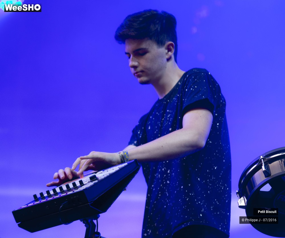4/9 photos du spectacle Petit Biscuit