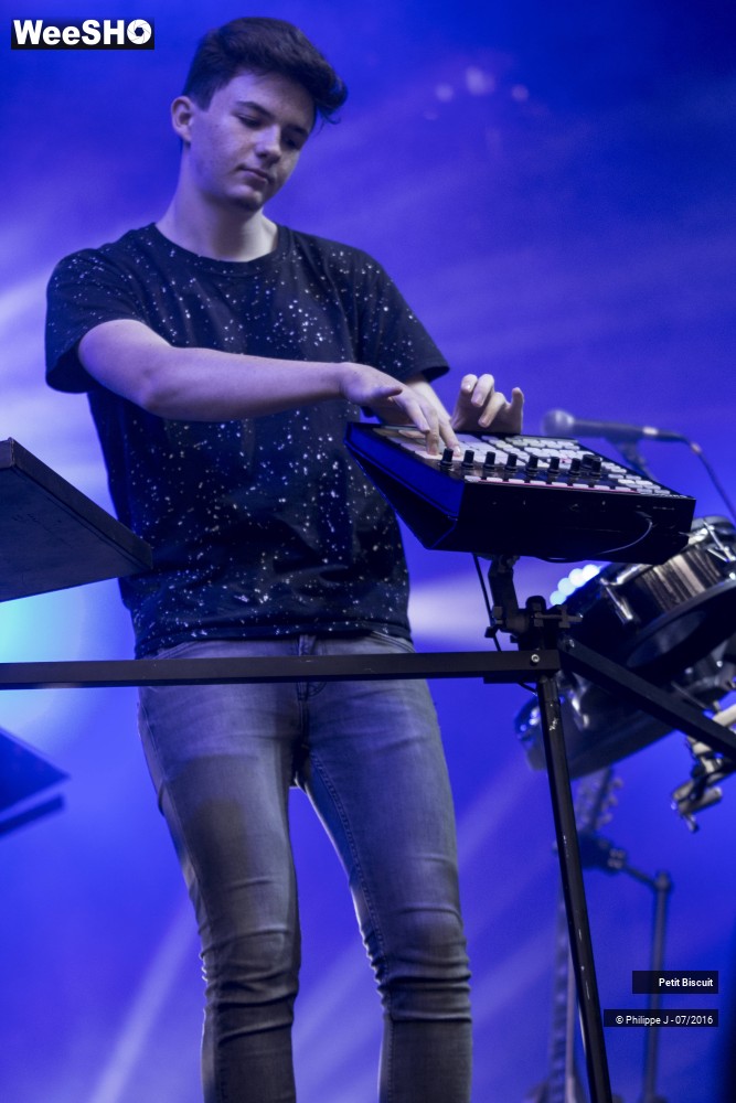 9/9 photos du spectacle Petit Biscuit