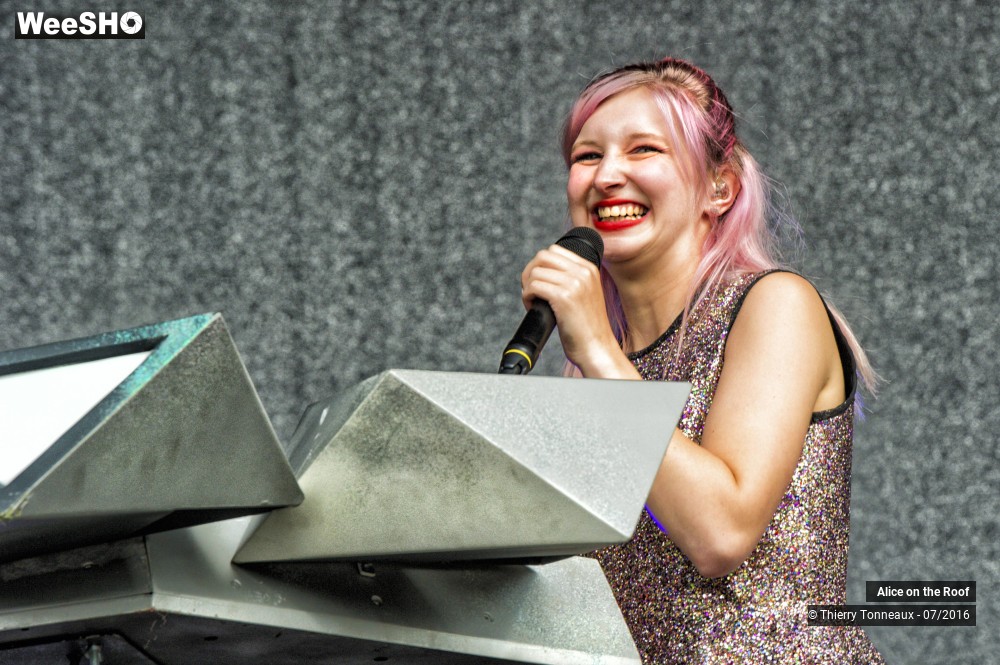 3/15 photos du spectacle Alice on the Roof