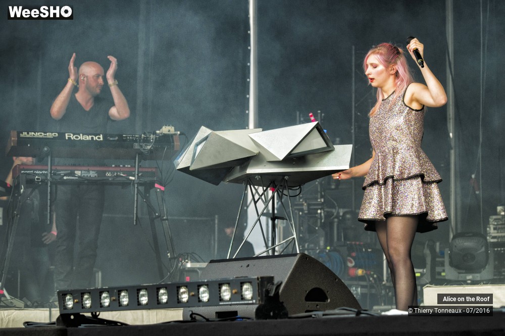 4/15 photos du spectacle Alice on the Roof